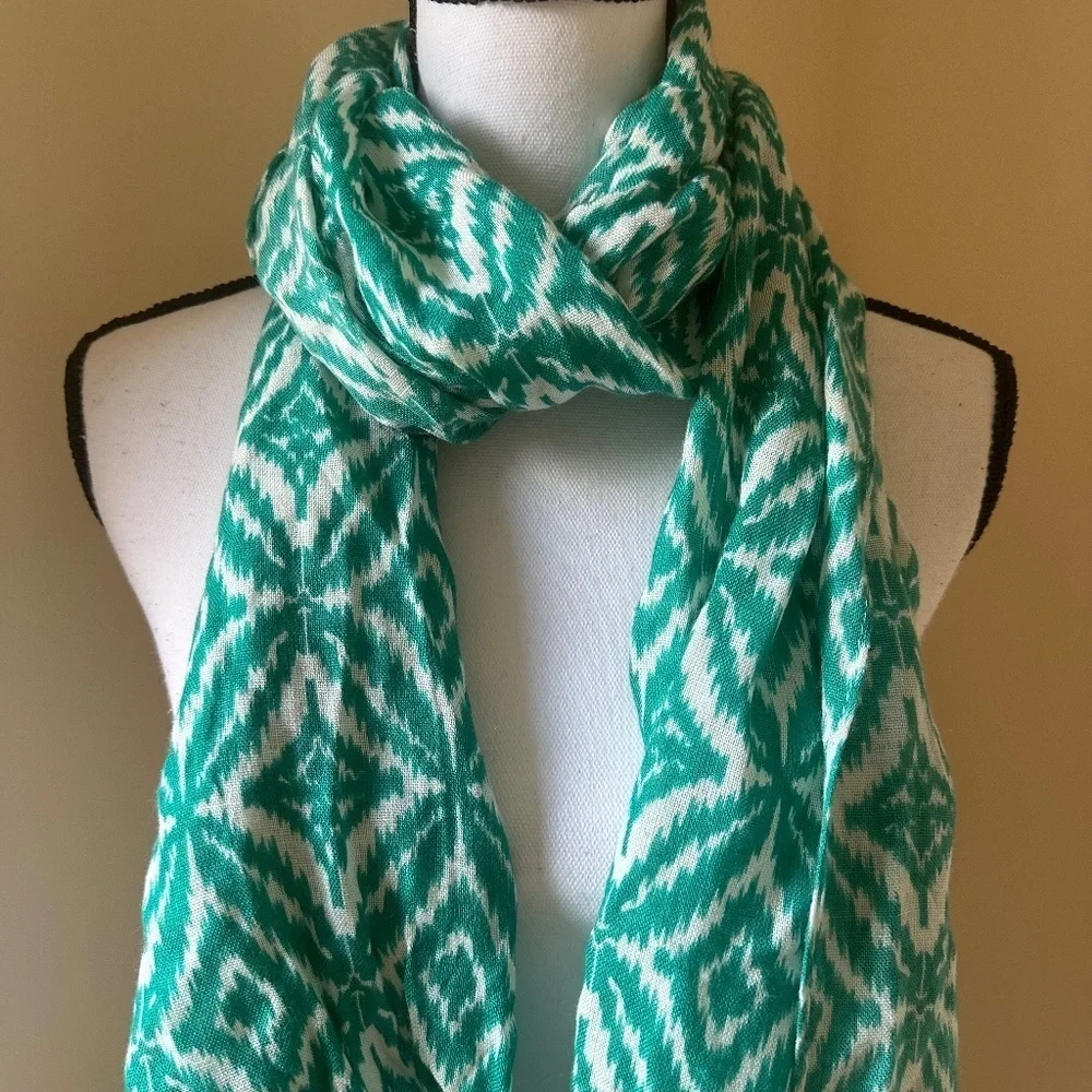 *MARYAM* Green x White Pattern Fashion Tassel Scarf